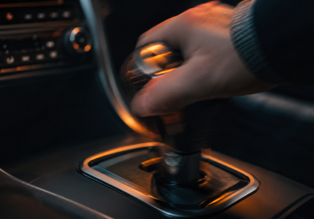 Boîte automatique : à-coups au démarrage, causes et solutions | Ilyas Auto